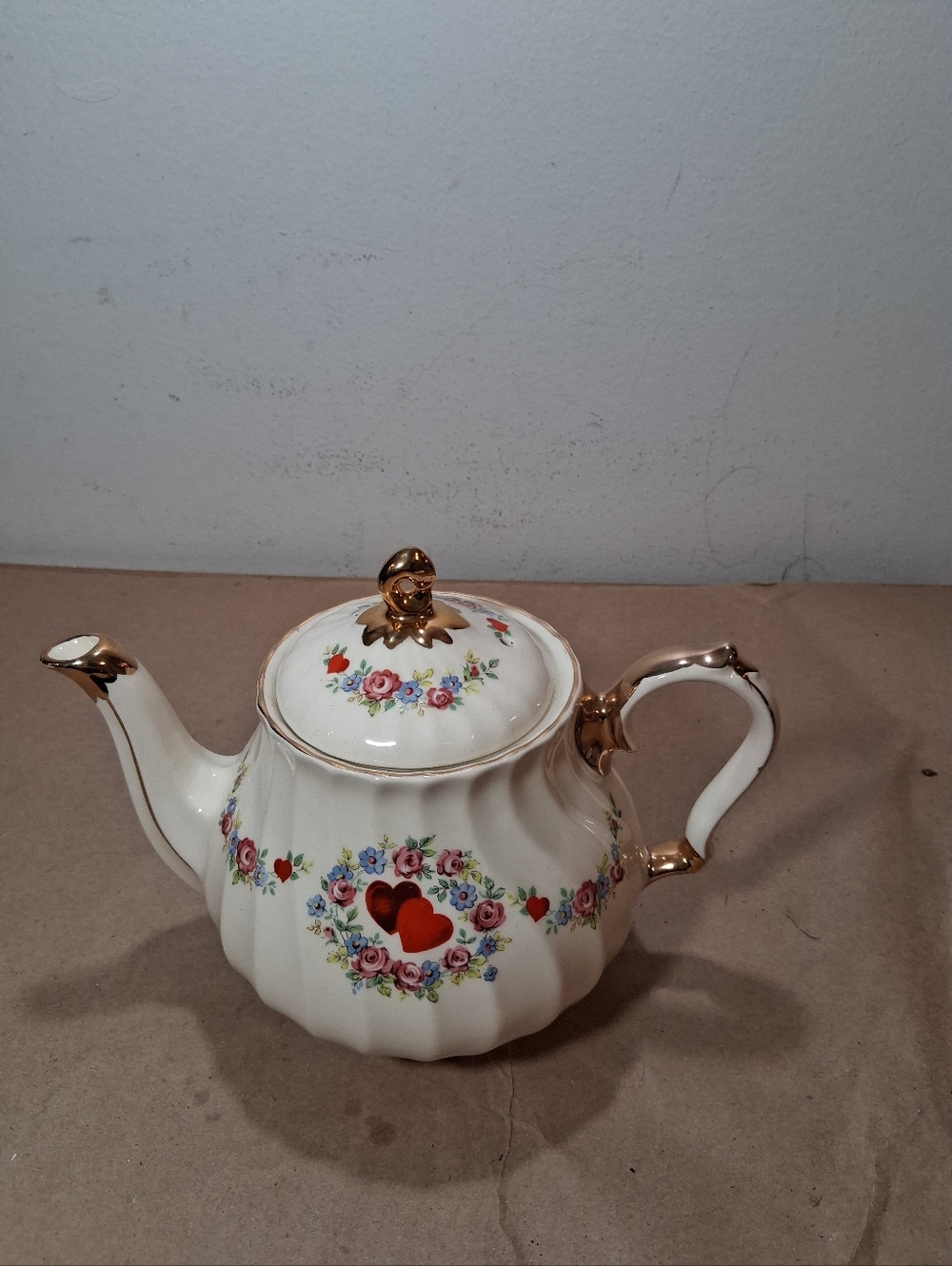 SADLER England HEARTS & ROSE SWAG TEAPOT GOLD TRIM 1940's